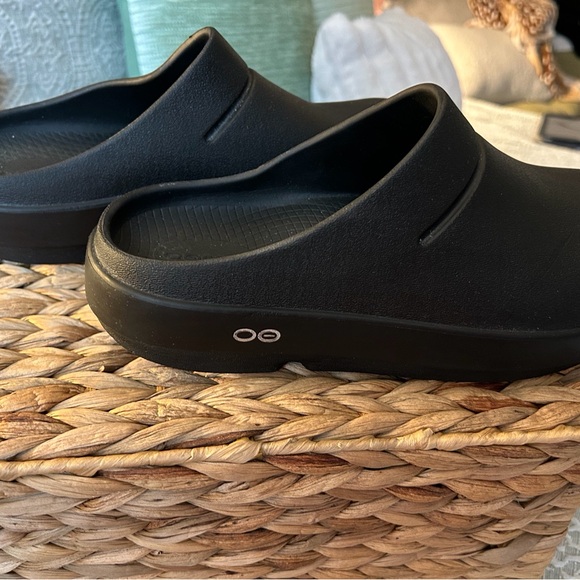 Black Slip-On Clogs - Picture 3 of 7